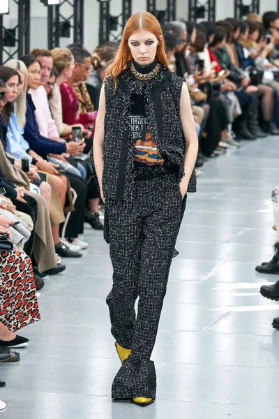 Look 18
